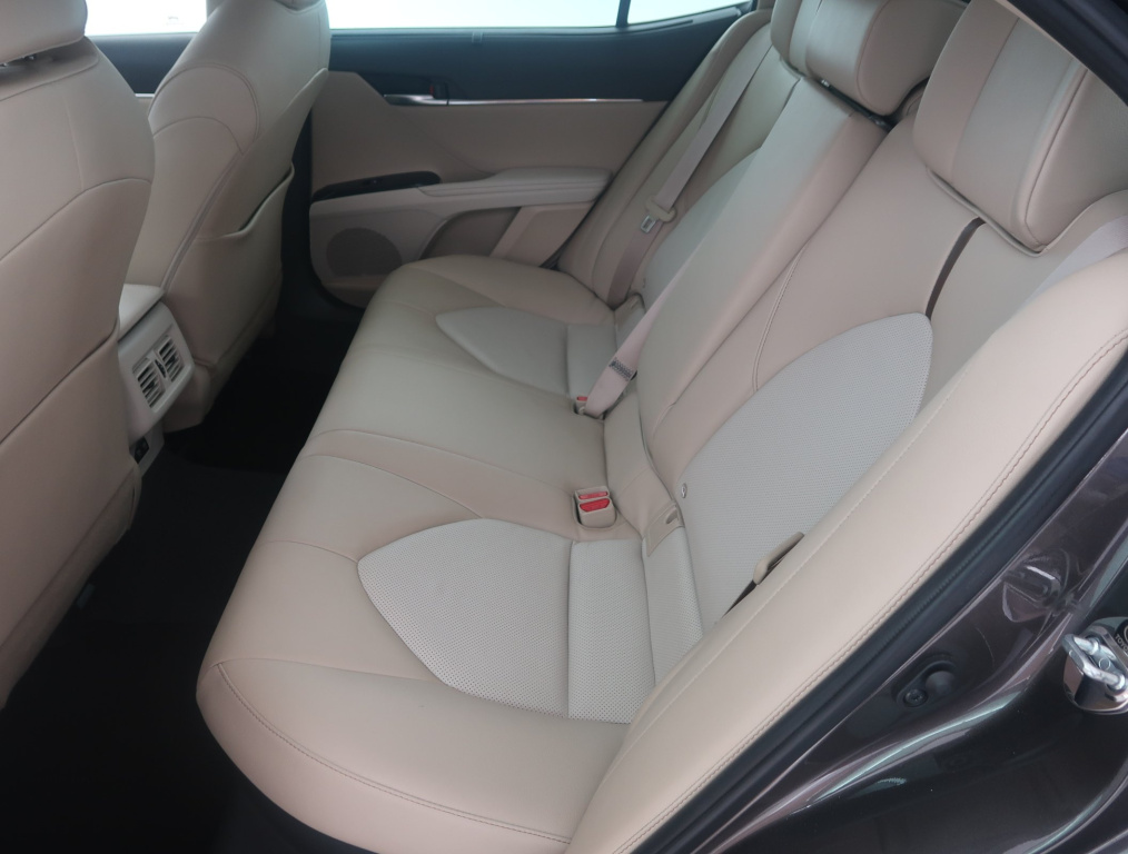 Toyota Camry 2.5 Hybrid 2019 12