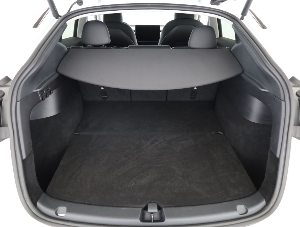 Tesla Model Y 4x4 2022 24