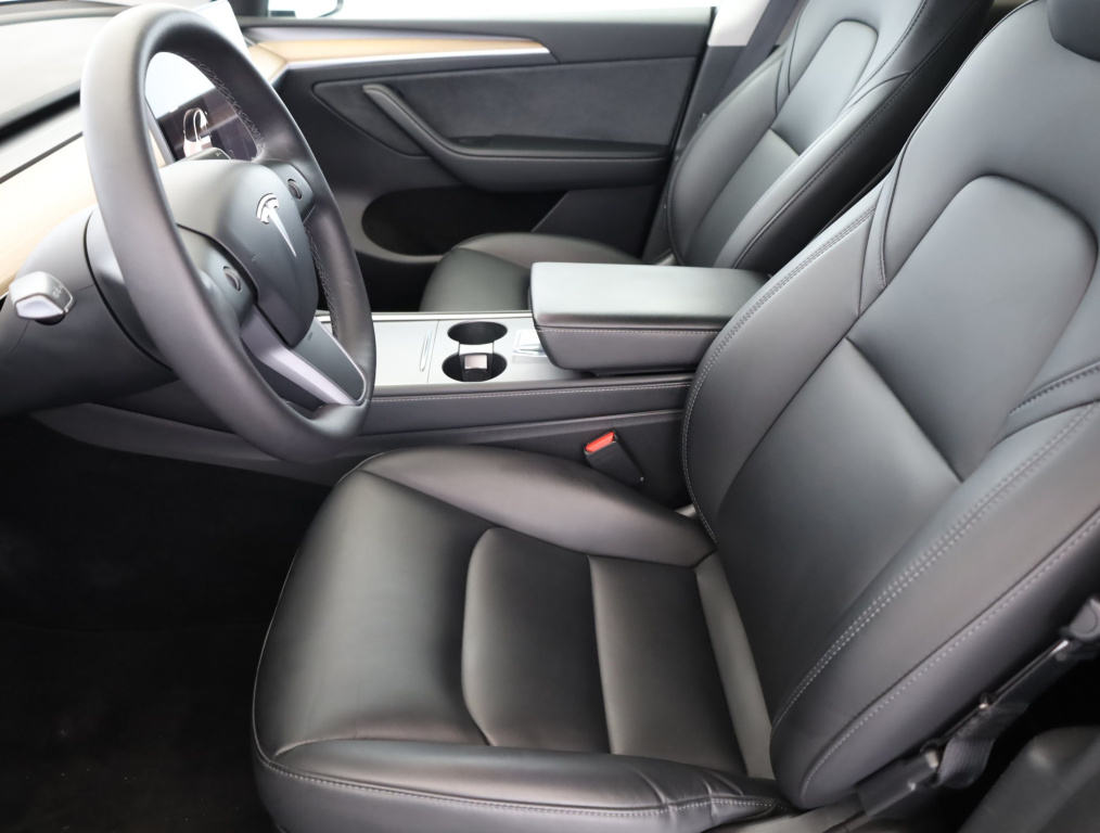 Tesla Model Y 4x4 2022 13