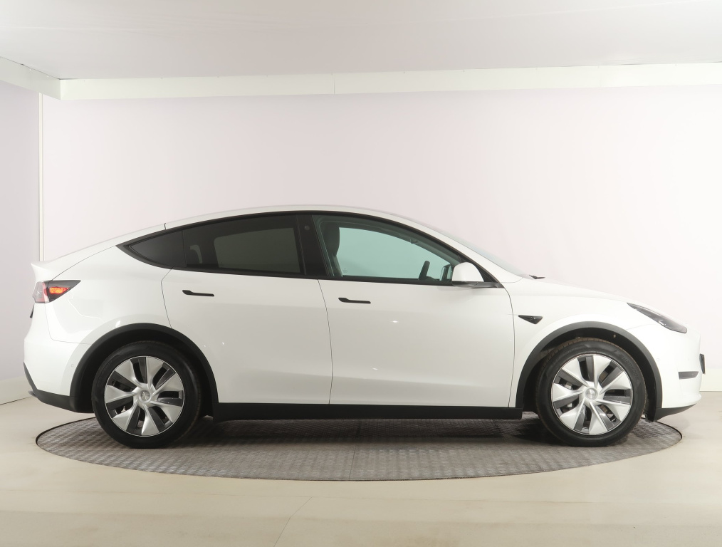 Tesla Model Y 4x4 2022 8