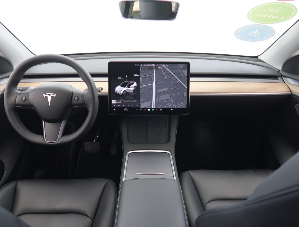 Tesla Model Y 4x4 2022 9