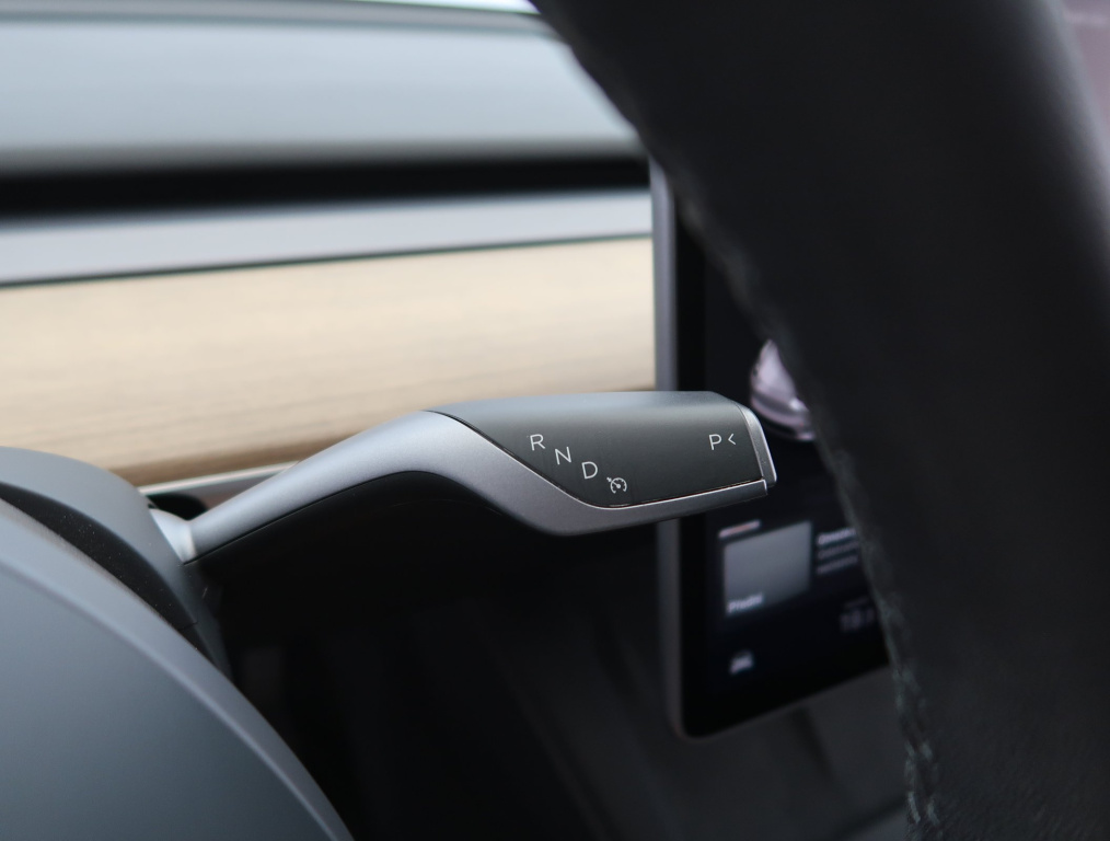 Tesla Model Y 4x4 2022 15