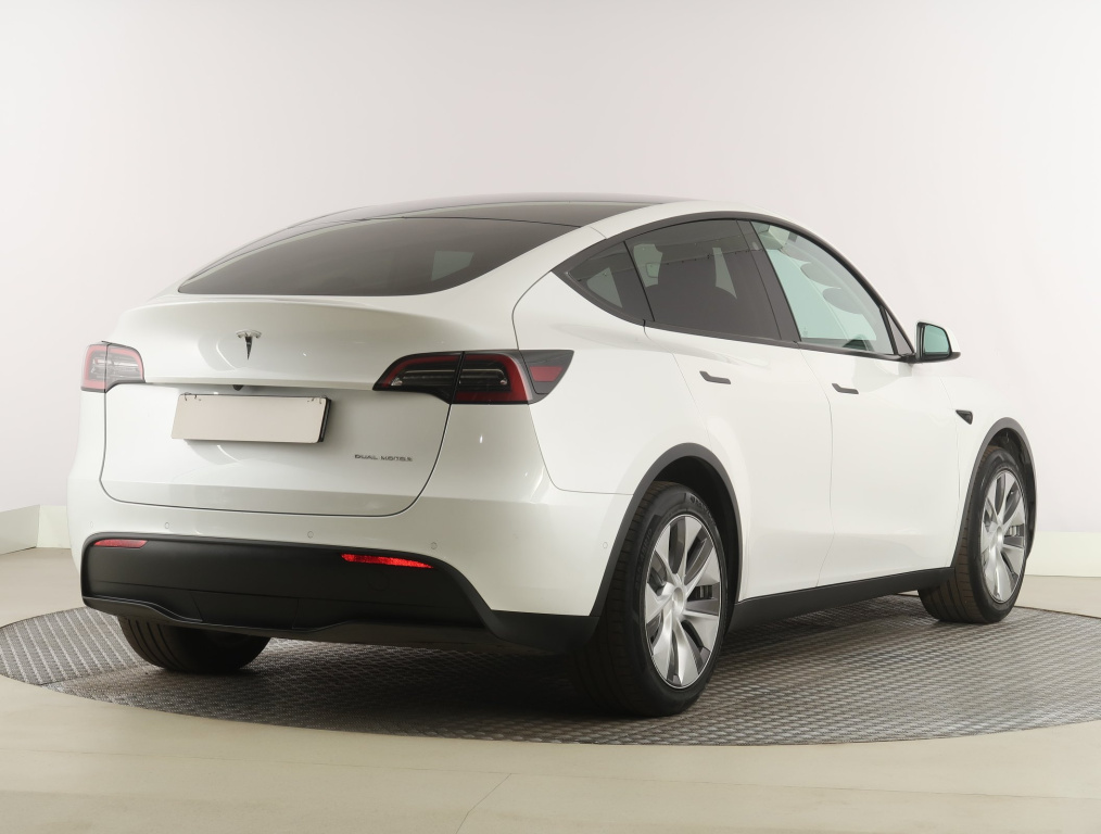 Tesla Model Y 4x4 2022 7