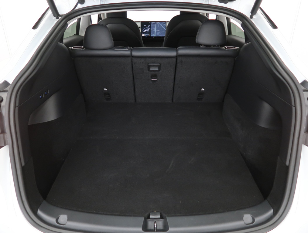 Tesla Model Y 4x4 2022 16