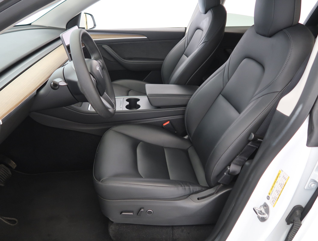 Tesla Model Y 4x4 2022 13