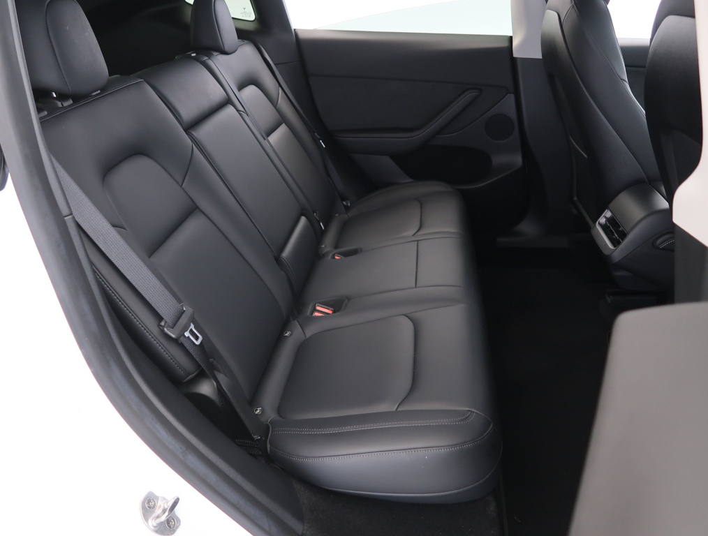 Tesla Model Y 4x4 2022 11