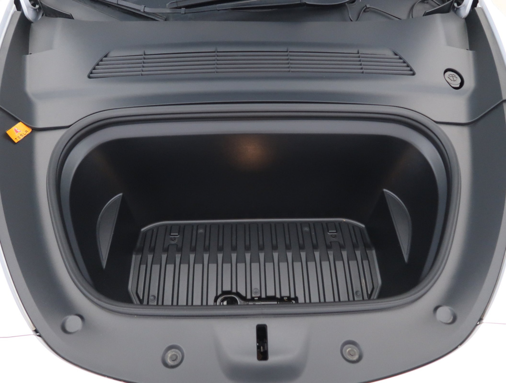 Tesla Model Y 4x4 2022 18