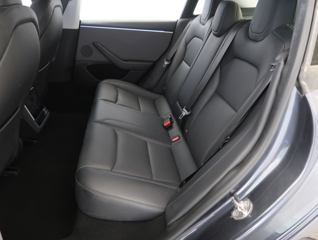 Tesla Model 3 2023 12