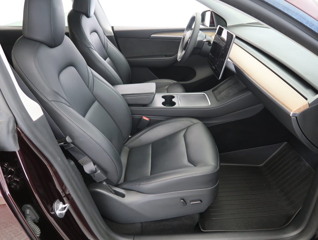 Tesla Model Y 4x4 2023 10