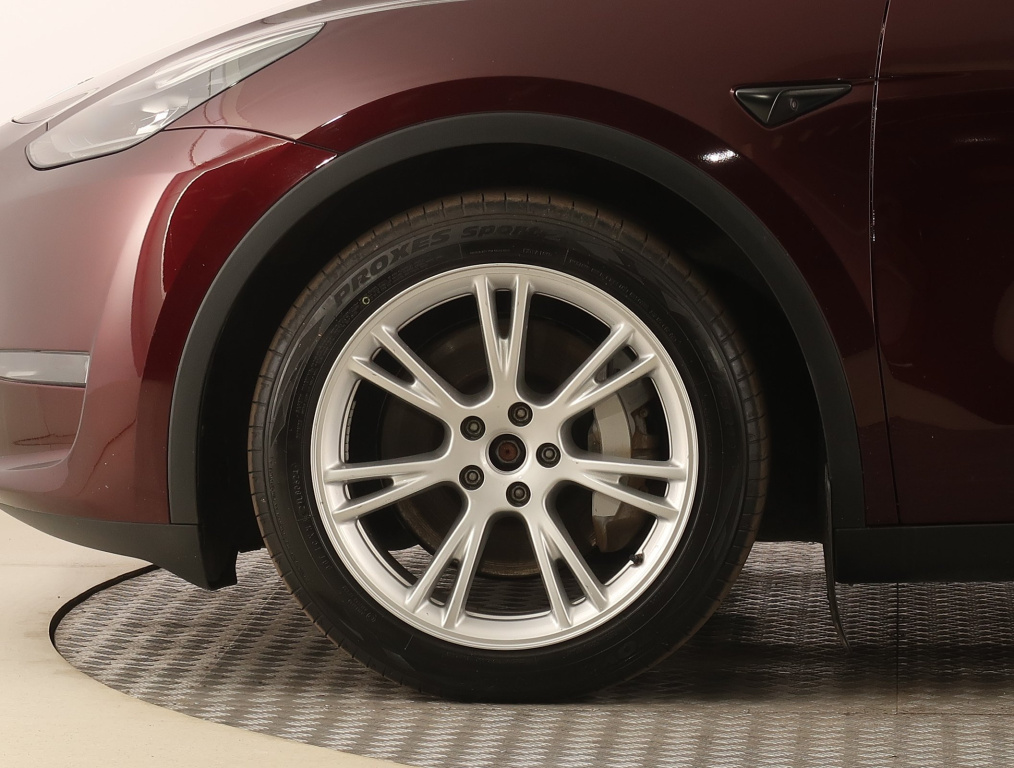Tesla Model Y 4x4 2023 17