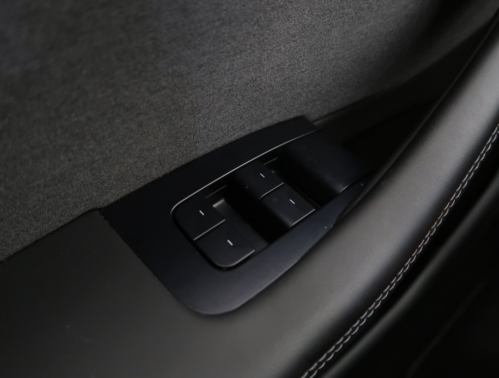 Tesla Model 3 2025 23
