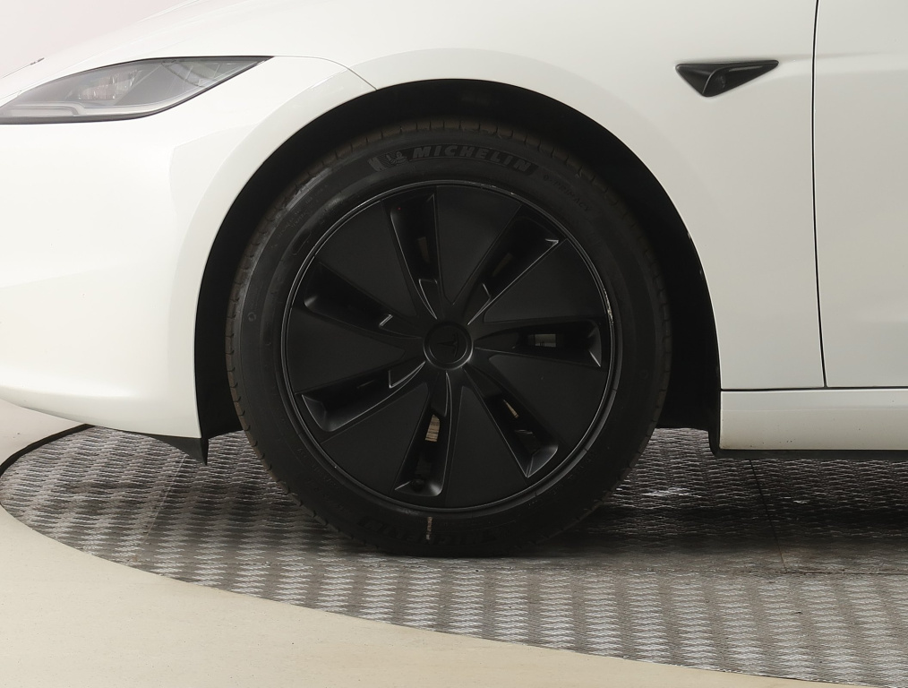 Tesla Model 3 2025 17