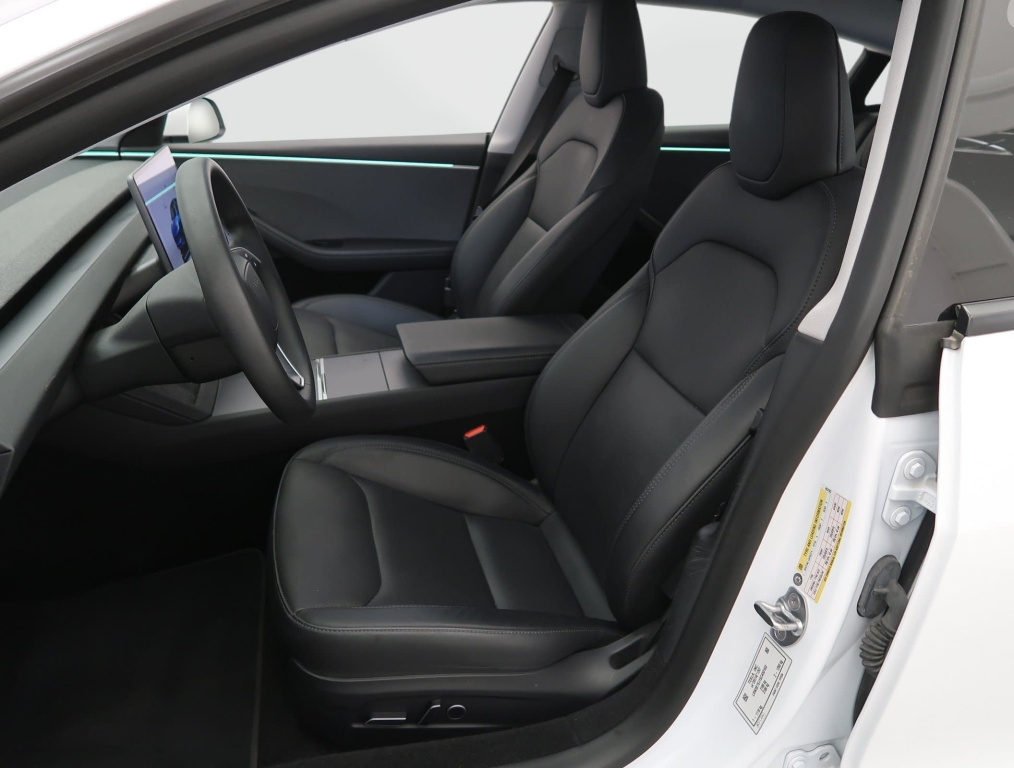 Tesla Model 3 2025 13