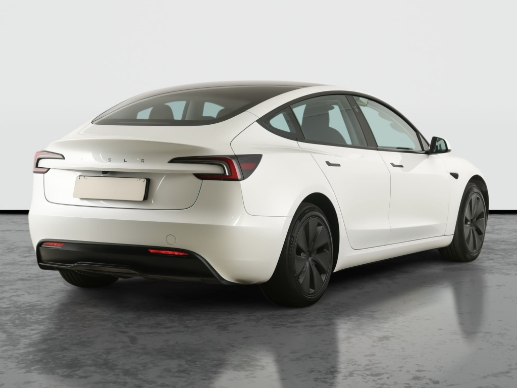 Tesla Model 3 2025 7