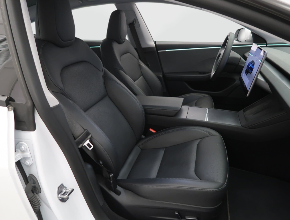 Tesla Model 3 2025 10