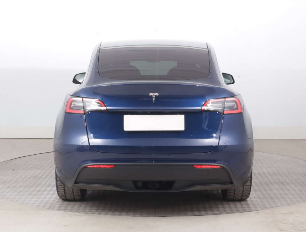 Tesla Model Y 2023 6