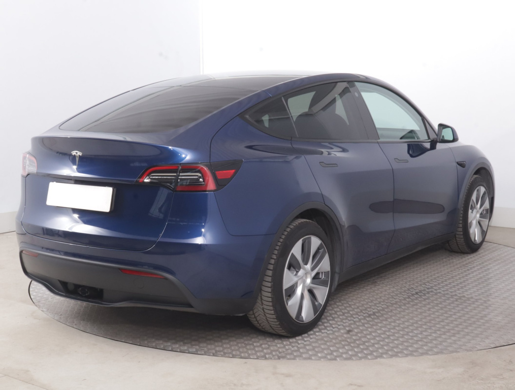 Tesla Model Y 2023 7