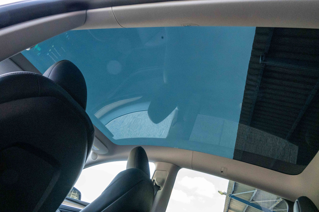Tesla Model Y 2023 23