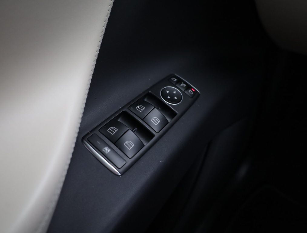 Tesla Model X 4x4 2020 18