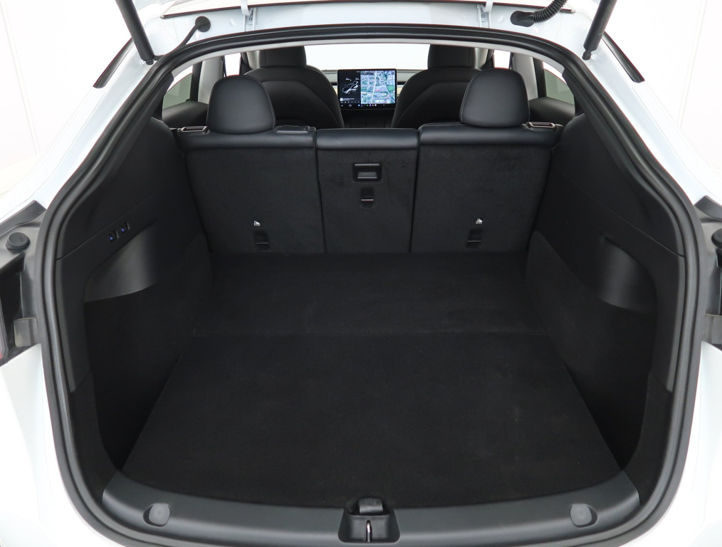 Tesla Model Y 4x4 2022 16