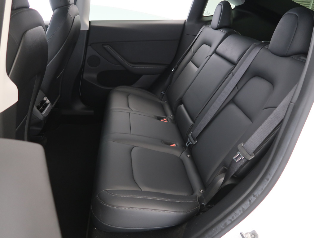 Tesla Model Y 4x4 2022 12