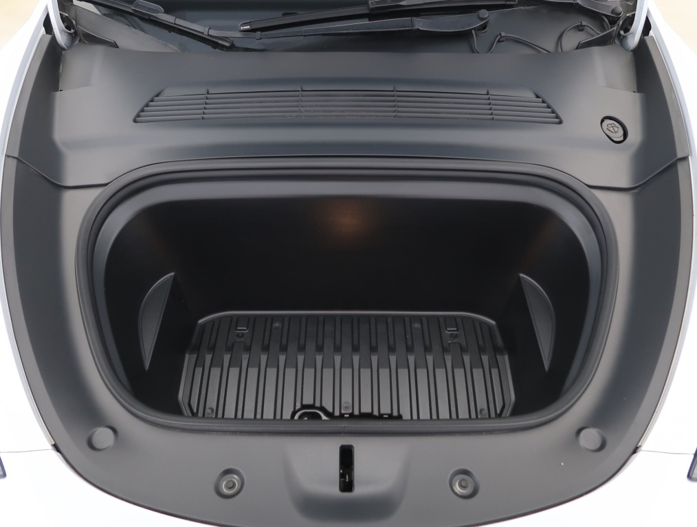 Tesla Model Y 4x4 2022 18
