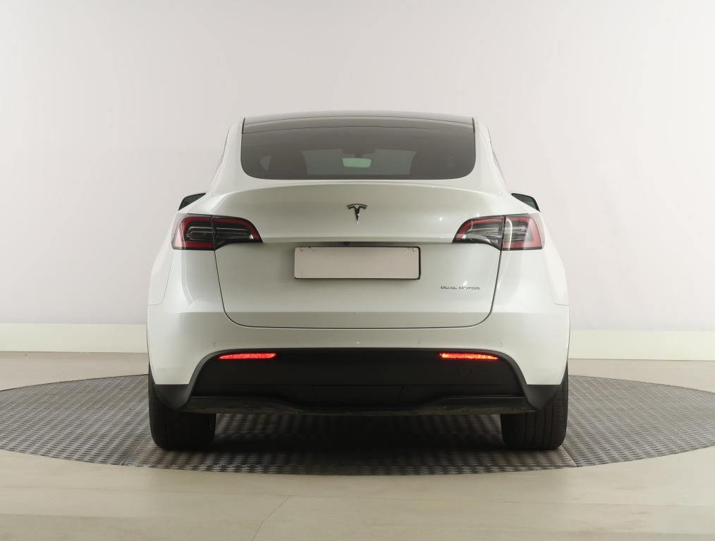 Tesla Model Y 4x4 2022 6