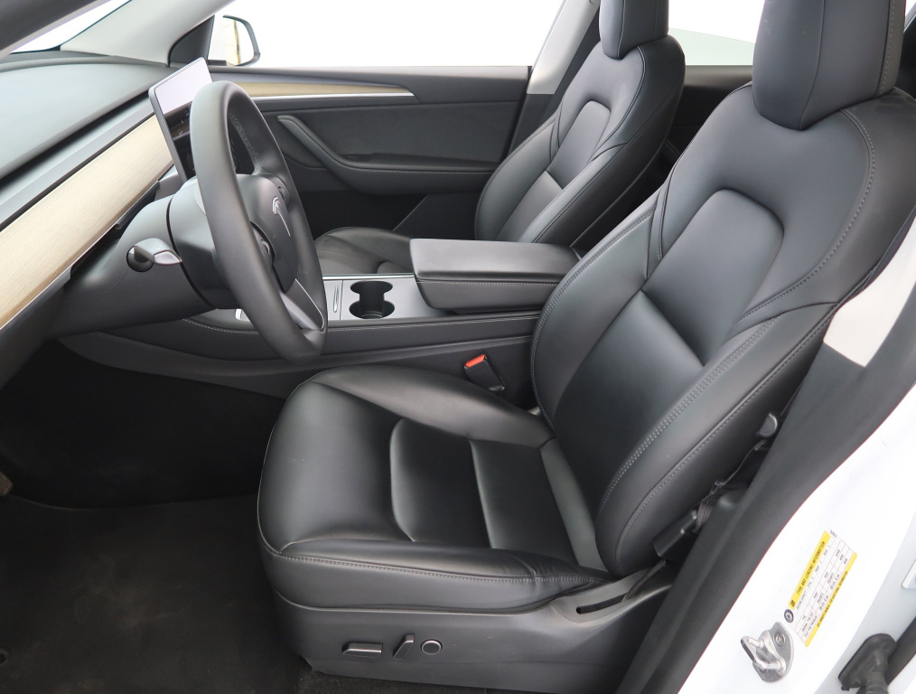Tesla Model Y 4x4 2022 13