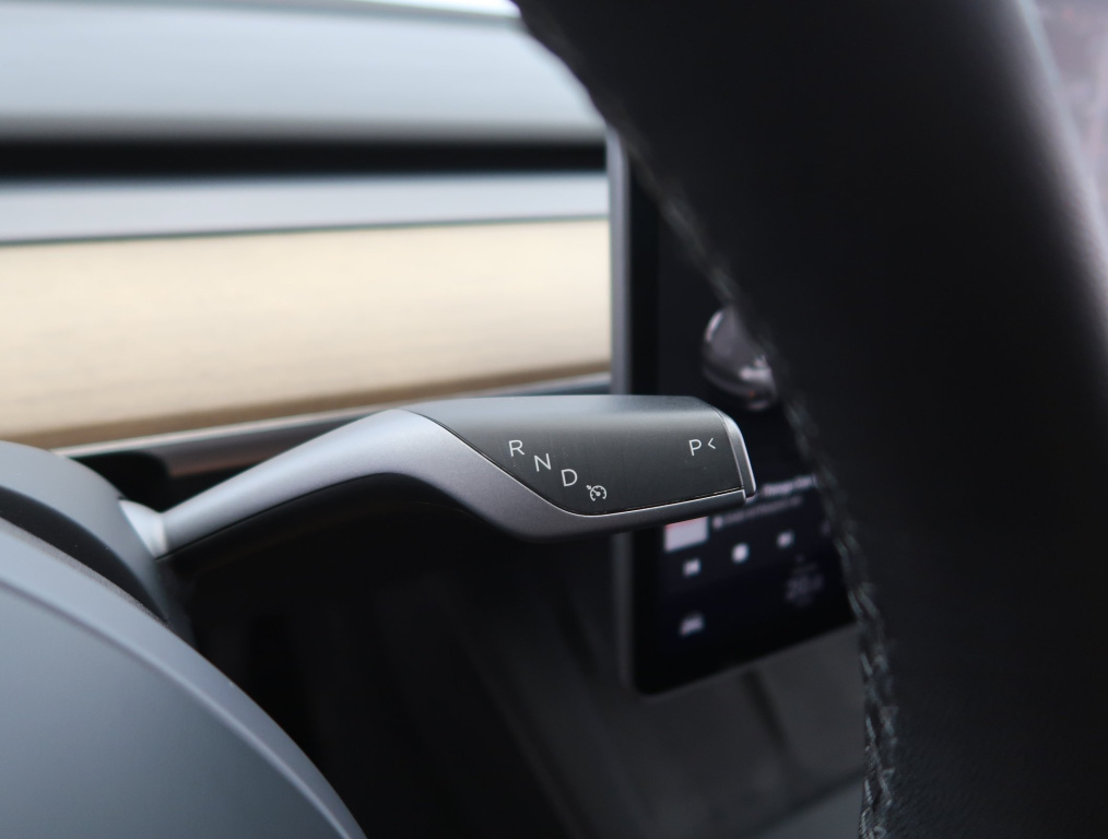 Tesla Model Y 4x4 2022 15