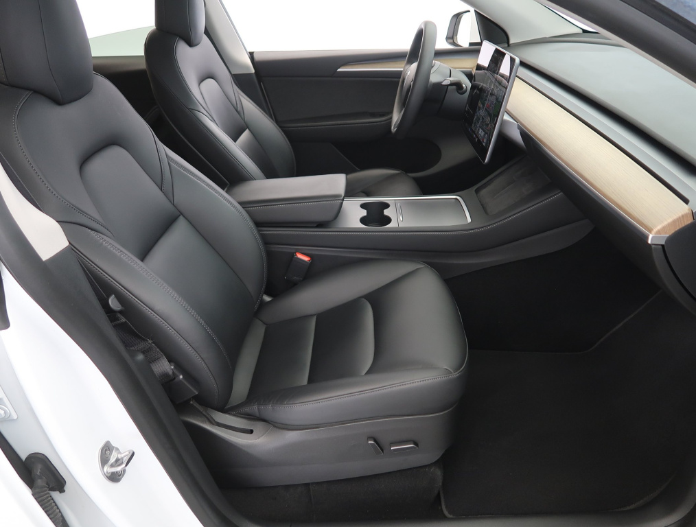 Tesla Model Y 4x4 2022 10