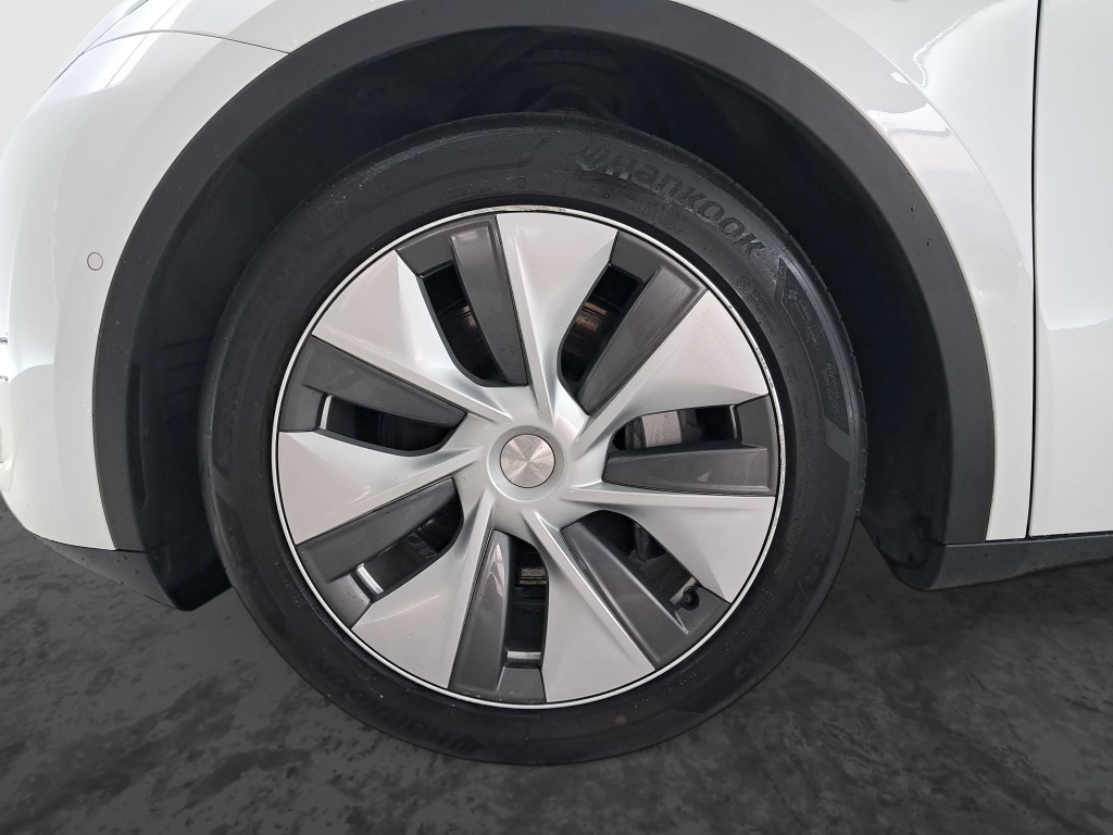 Tesla Model Y 4x4 2022 17