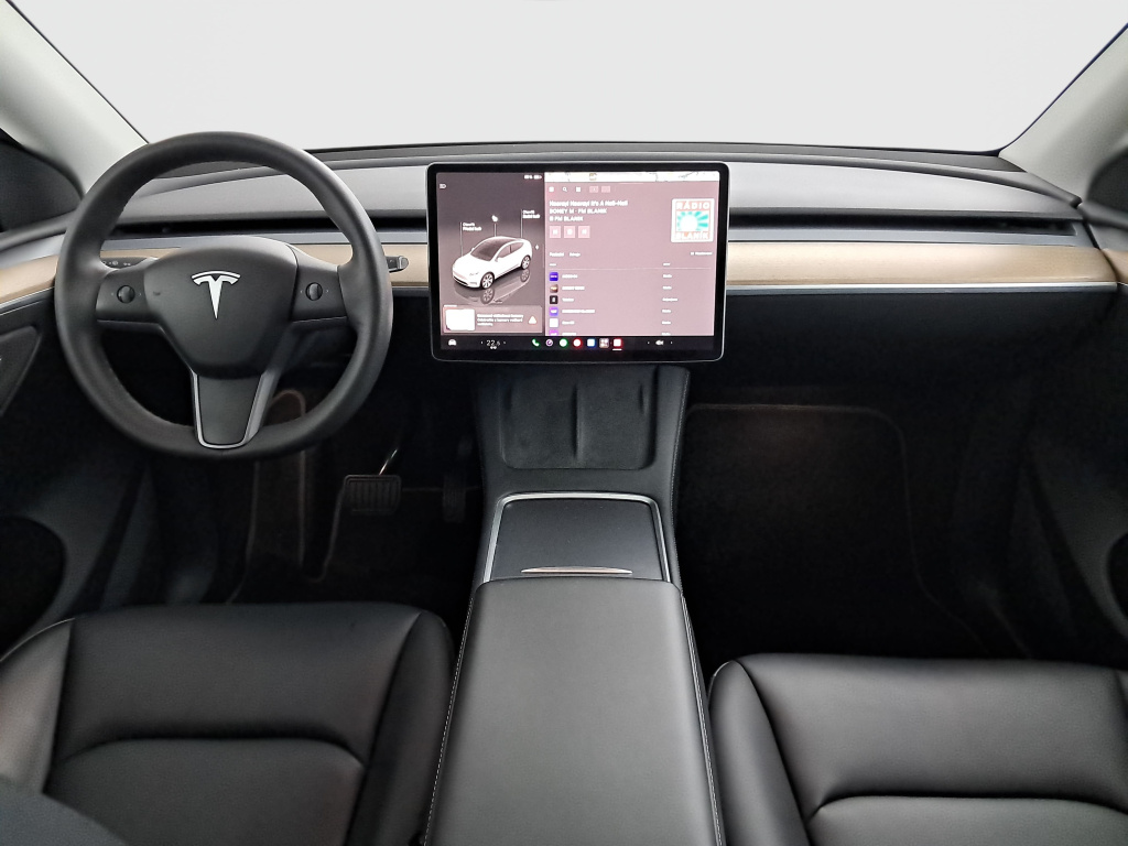 Tesla Model Y 4x4 2022 9