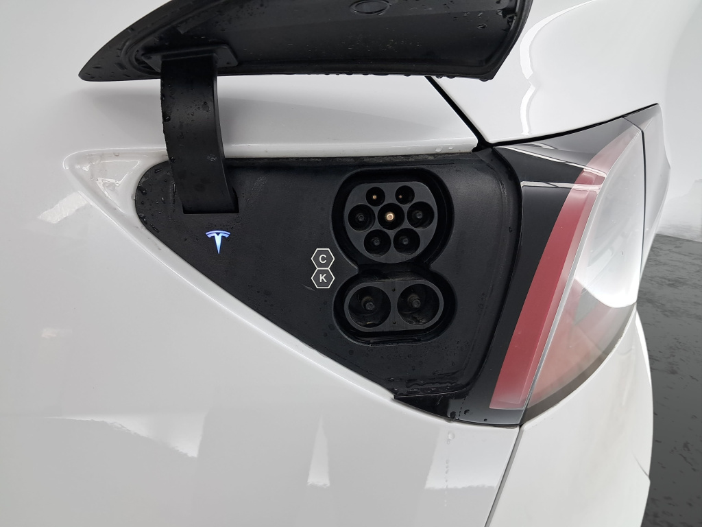 Tesla Model Y 4x4 2022 22
