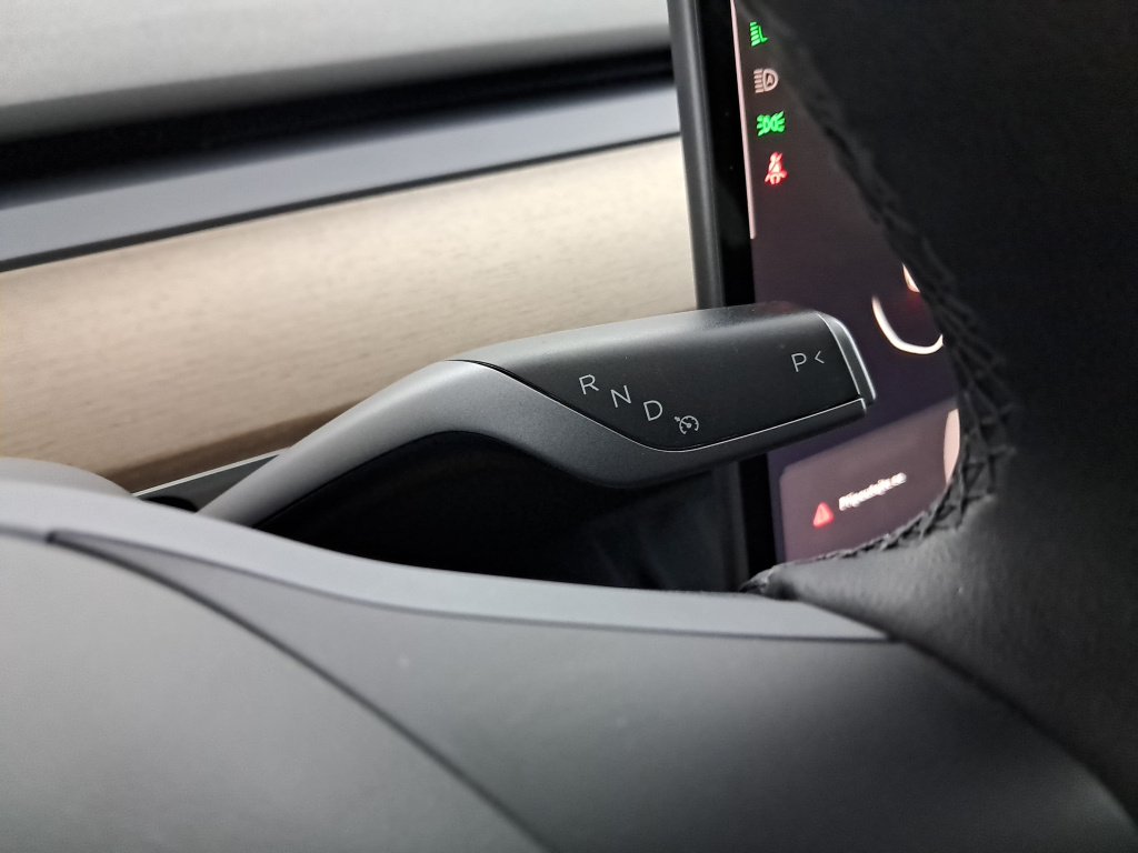 Tesla Model Y 4x4 2022 18
