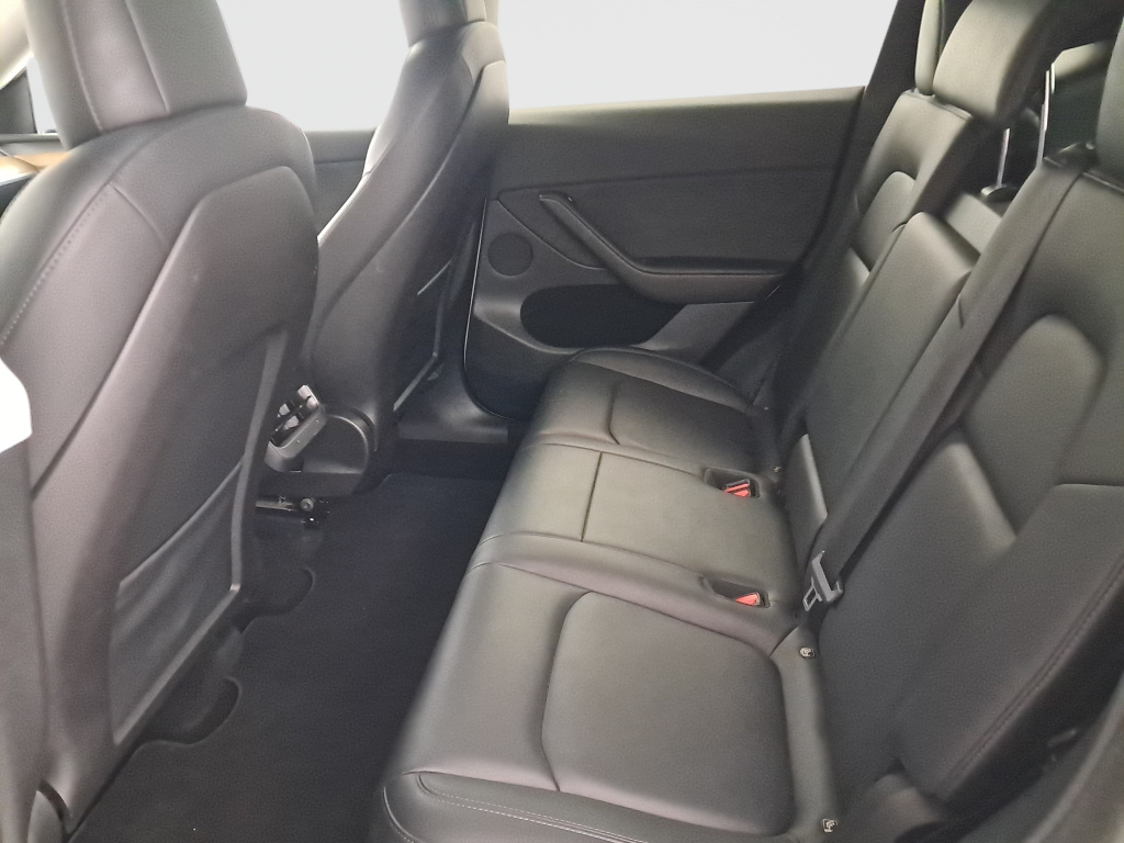 Tesla Model Y 4x4 2022 12