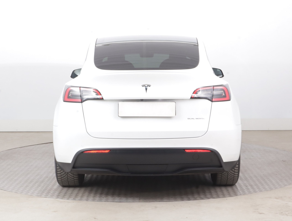 Tesla Model Y 4x4 2022 6