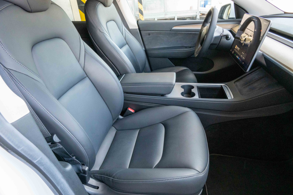 Tesla Model Y 4x4 2022 10