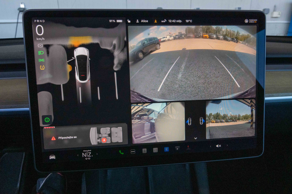 Tesla Model Y 4x4 2022 19