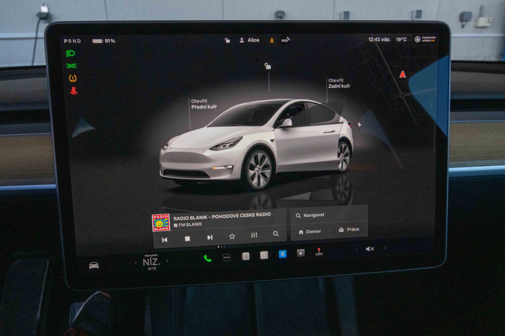 Tesla Model Y 4x4 2022 15