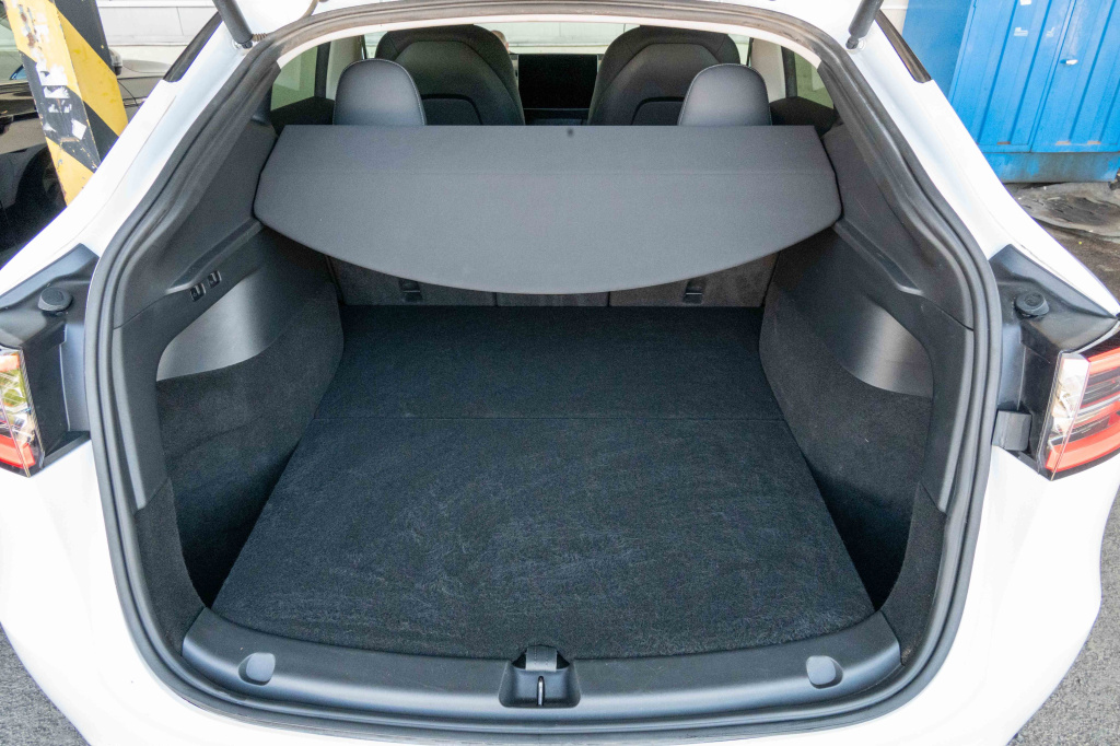 Tesla Model Y 4x4 2022 17