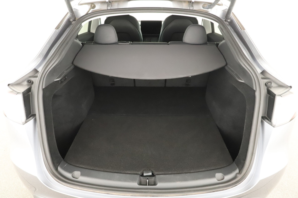 Tesla Model Y 4x4 2023 16
