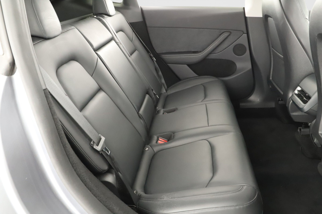 Tesla Model Y 4x4 2023 11