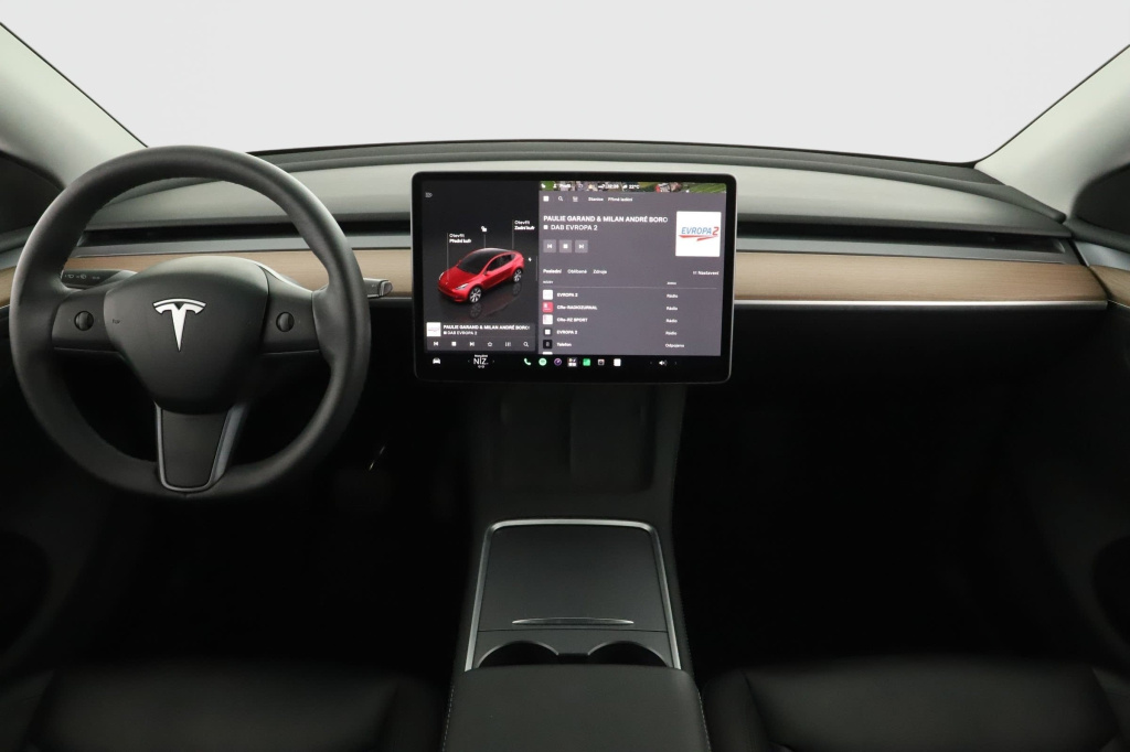 Tesla Model Y 4x4 2023 9