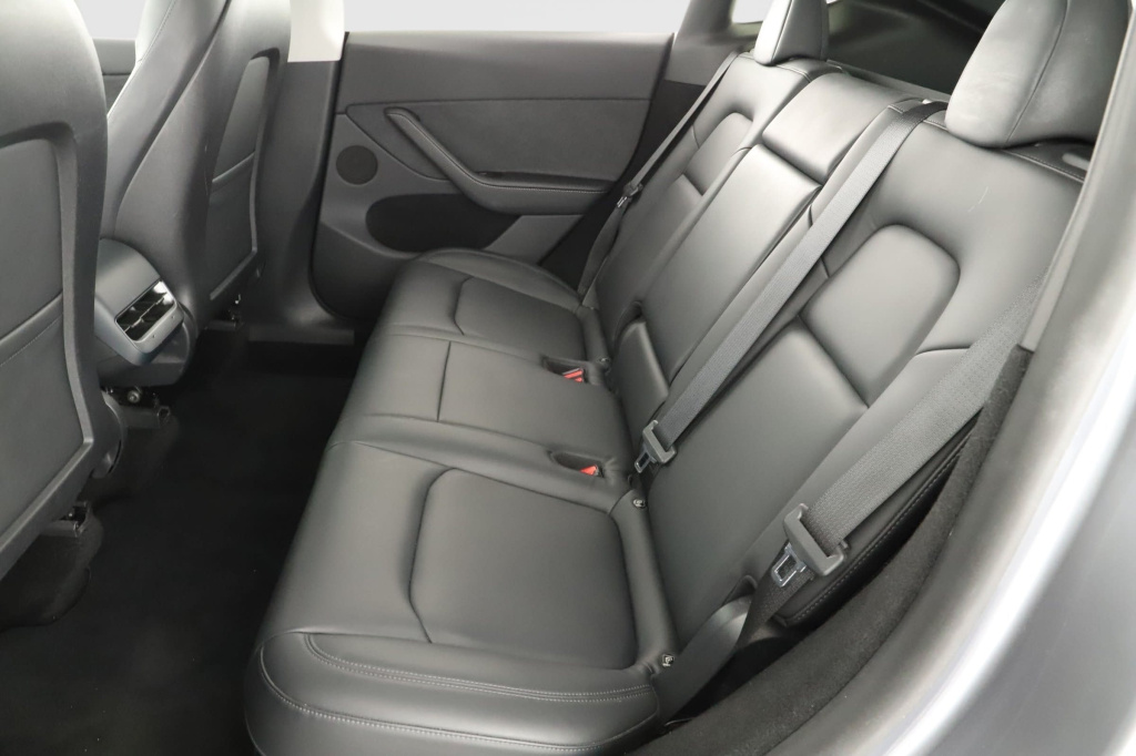 Tesla Model Y 4x4 2023 12