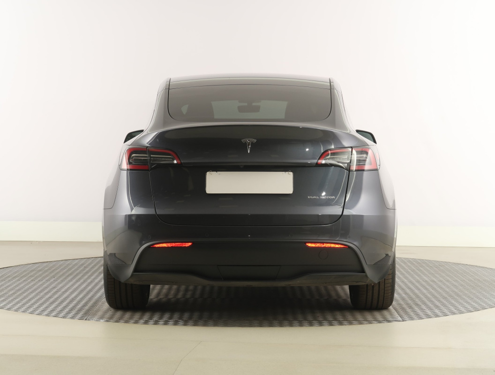 Tesla Model Y 4x4 2022 6