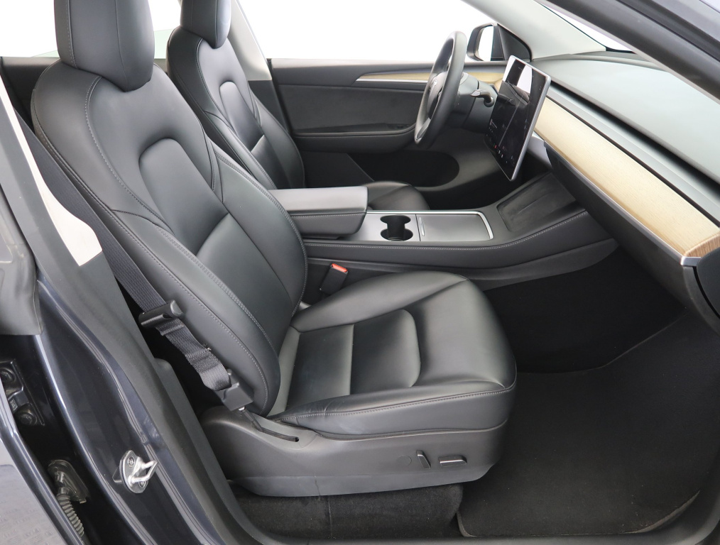 Tesla Model Y 4x4 2022 10