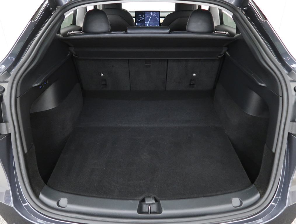 Tesla Model Y 4x4 2022 16