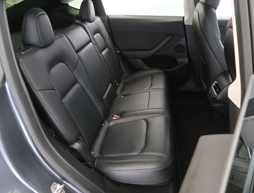 Tesla Model Y 4x4 2022 11
