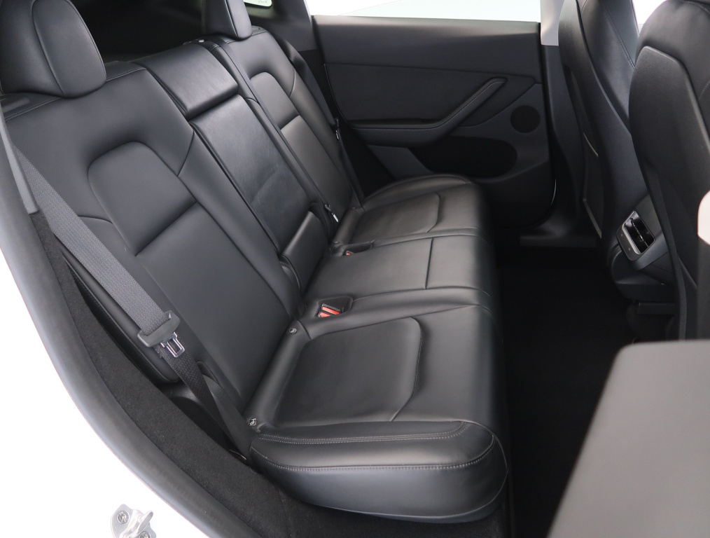 Tesla Model Y 4x4 2023 11