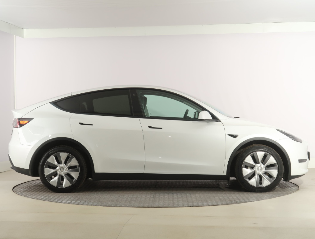 Tesla Model Y 4x4 2023 8